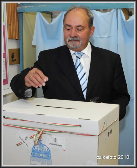 Ipkovich Gy&ouml;rgy szavaz